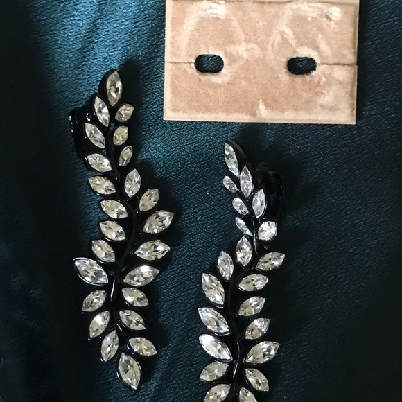 Vintage Kenneth Jay Lane black with Austrian crystal drop leaf earrings. - Picture 5 of 10
